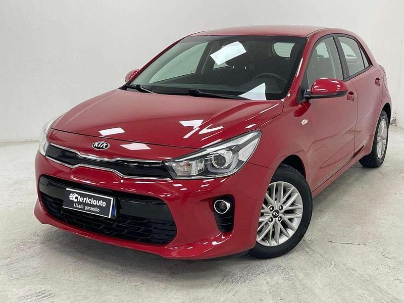 Rosso Usata 2019 Kia Rio Tre volumi | 12.900 € (Molto cara) - Immagine 1/4