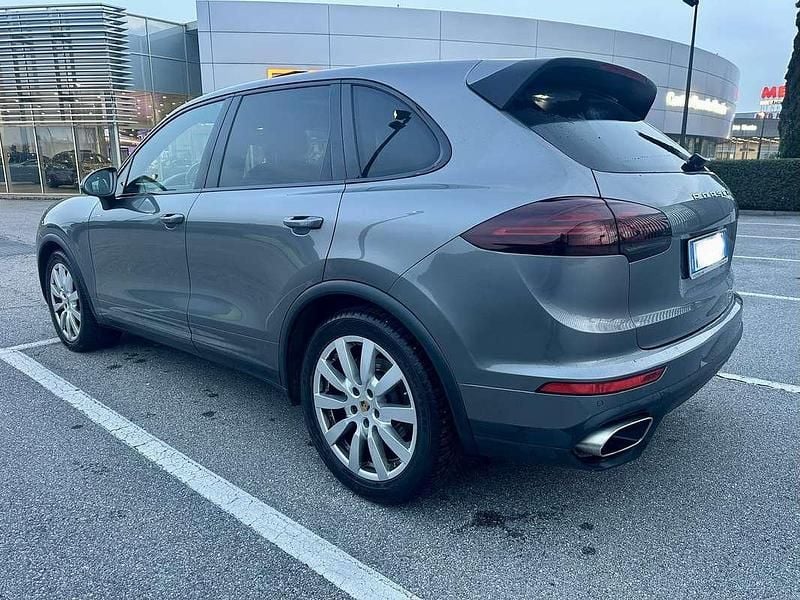 Usata Porsche Cayenne 250 CV (183 kW) 2016 Grigio SUV