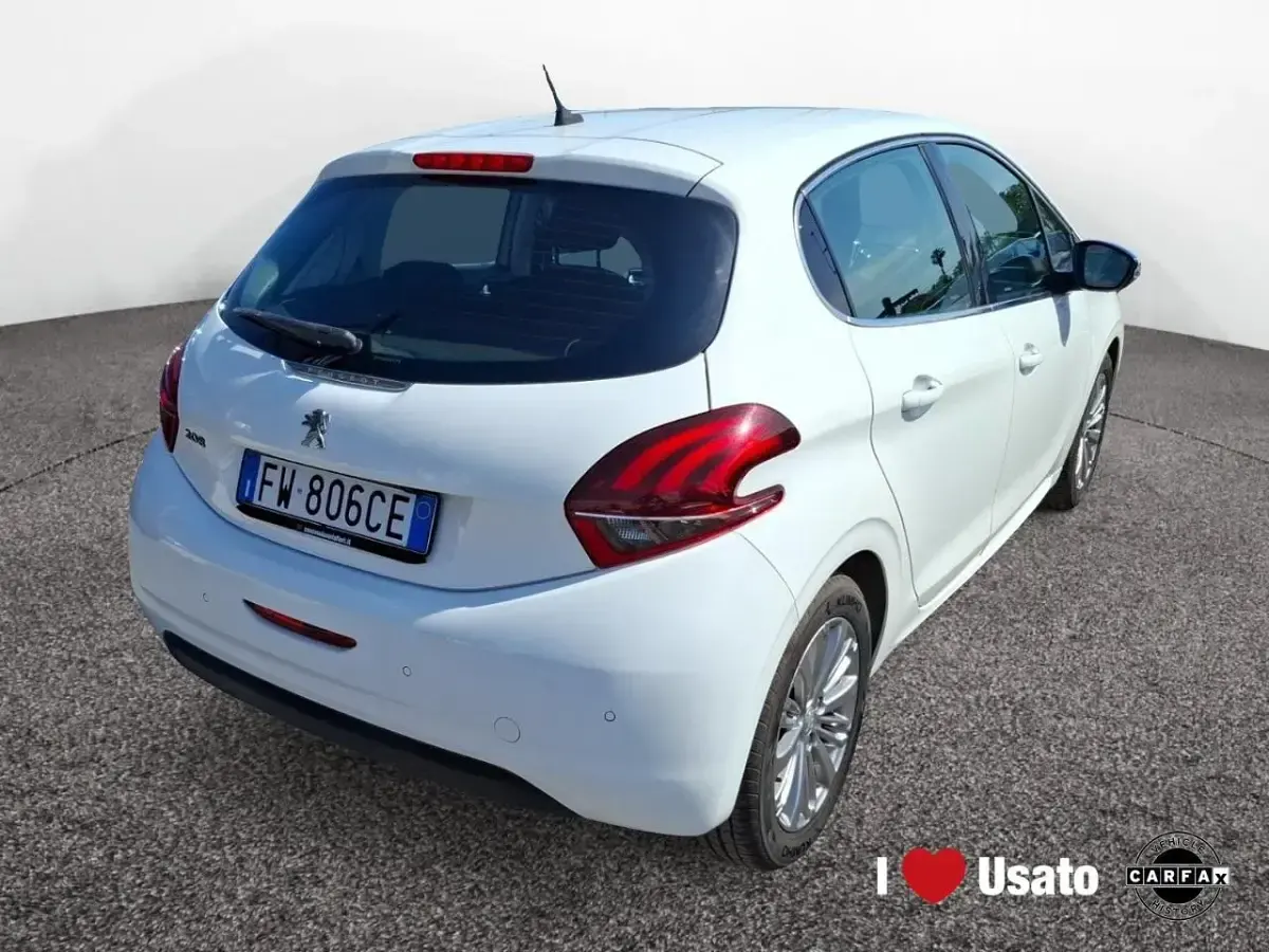 Usata Peugeot 208 Allure 83 CV (61 kW) 2019 Bianco Utilitaria
