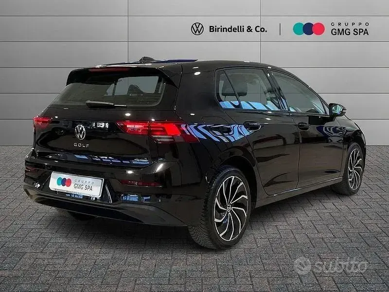 Usata VW Golf VIII Life 116 CV (85 kW) 2023 Nero Berlina