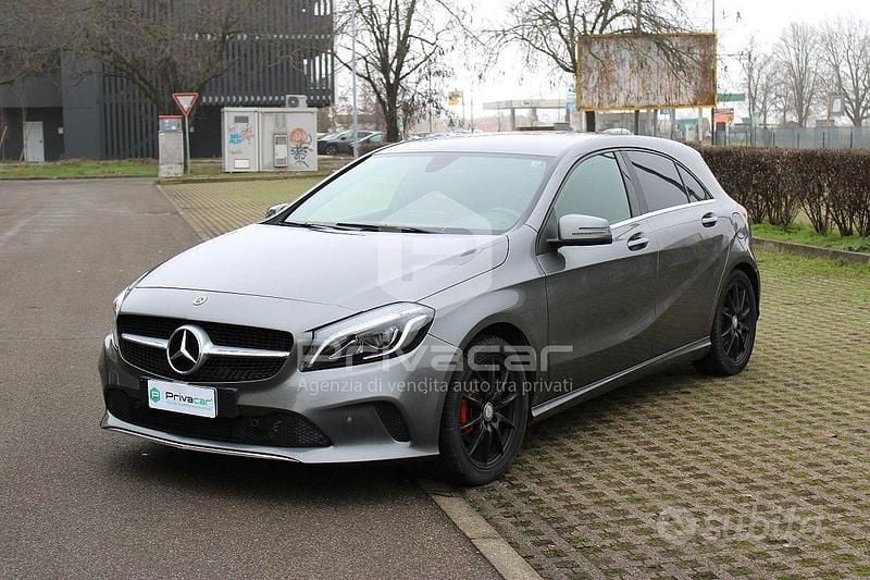 Usata Mercedes A180 109 CV (80 kW) 2017 Grigio Utilitaria