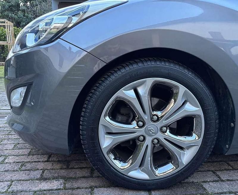 Usata Hyundai i30 Comfort 128 CV (94 kW) 2012 Grigio Berlina