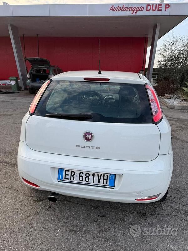 Usata Fiat Grande Punto 75 CV (55 kW) 2013 Bianco Utilitaria