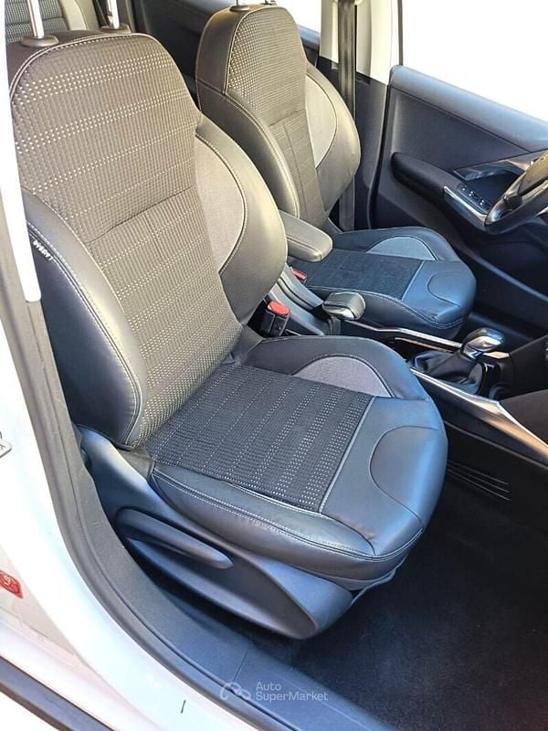 Usata Peugeot 2008 Allure 92 CV (67 kW) 2015 Bianco SUV