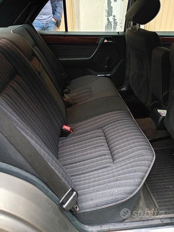 Usata Mercedes E200 1991 Grigio Berlina