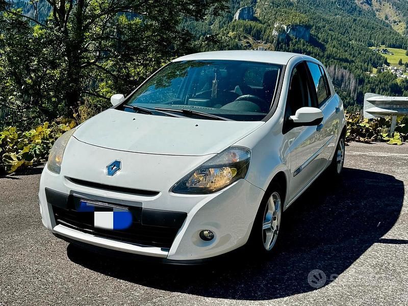 Usata Renault Clio II 75 CV (55 kW) 2010 Bianco Berlina