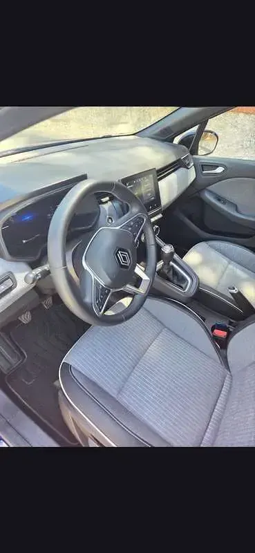 Usata Renault Clio V Techno 91 CV (66 kW) 2024 Blu/azzurro Berlina