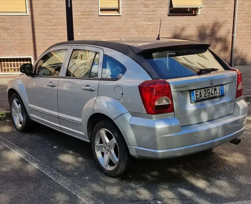 Usata Dodge Caliber 140 CV (102 kW) 2010 Argento Utilitaria