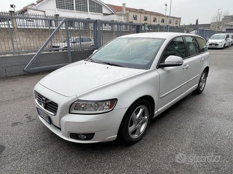 Usata Volvo V50 115 CV (84 kW) 2012 Bianco Station wagon