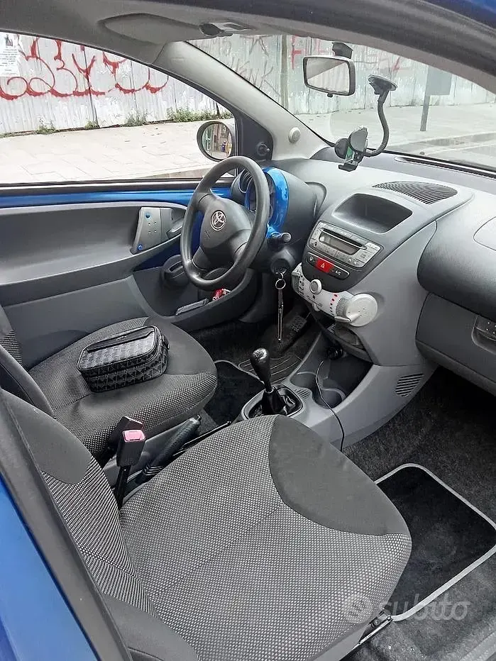 Usata Toyota Aygo 68 CV (50 kW) 2009 Blu Utilitaria