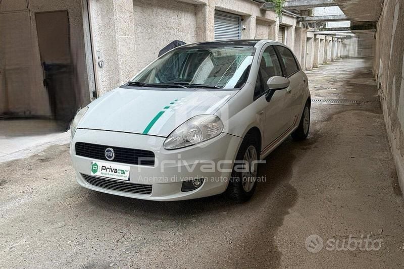 Usata Fiat Grande Punto Dynamic 77 CV (56 kW) 2009 Bianco Utilitaria