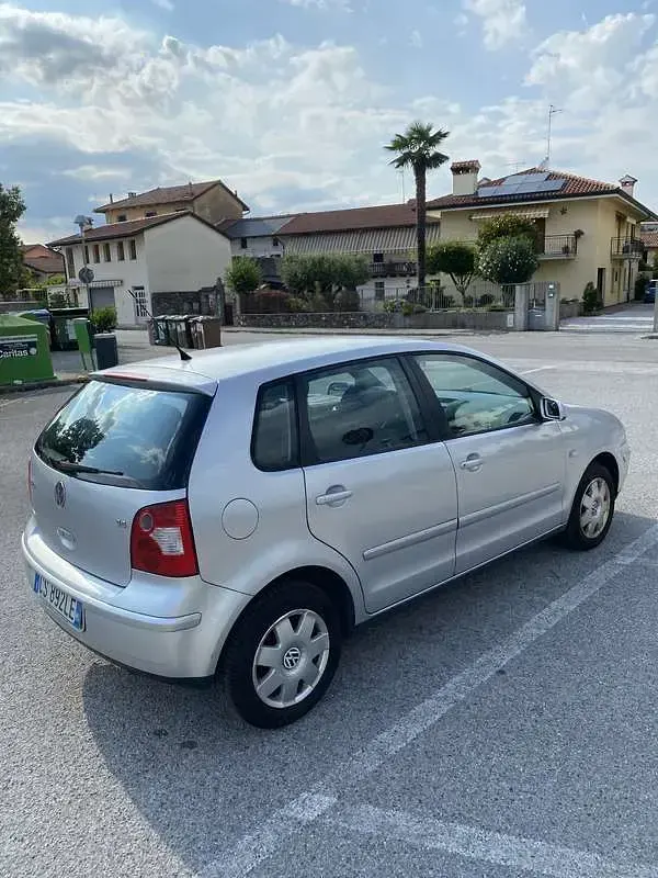 Usata VW Polo 75 CV (55 kW) 2005 Grigio Utilitaria