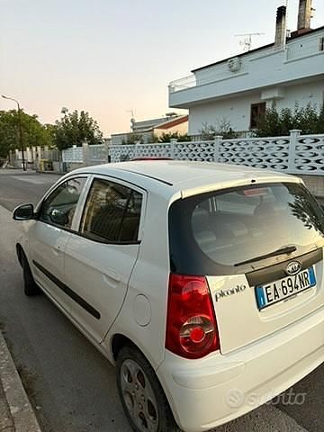 Usata Kia Picanto 62 CV (45 kW) 2010 Bianco Utilitaria