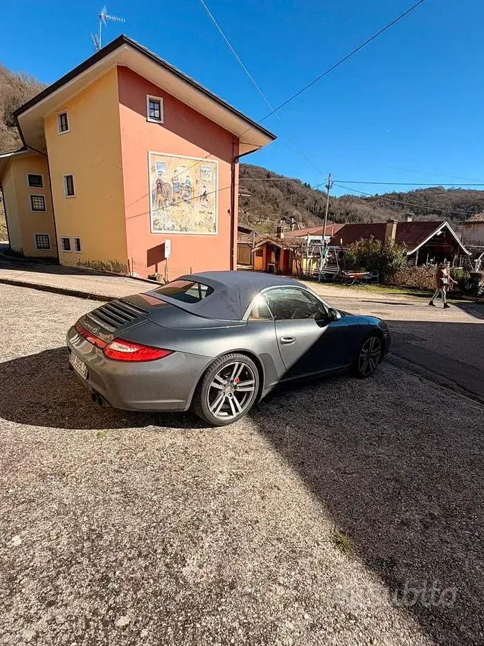Usata Porsche 997 385 CV (283 kW) 2009 Grigio Cabrio