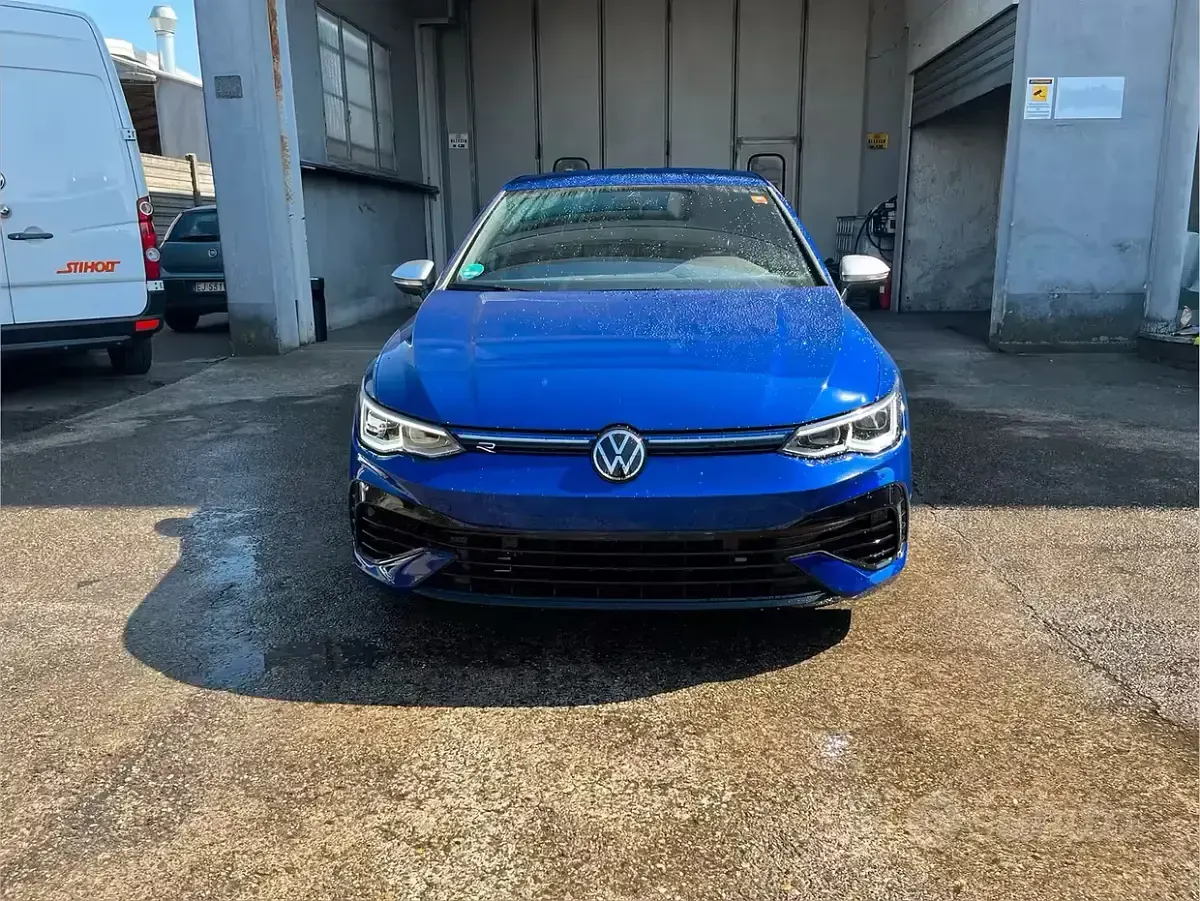 Usata VW Golf VIII R 333 CV (244 kW) 2024 Bluazzurro Berlina