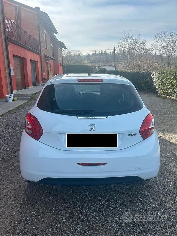 Usata Peugeot 208 Allure 68 CV (50 kW) 2014 Bianco Utilitaria