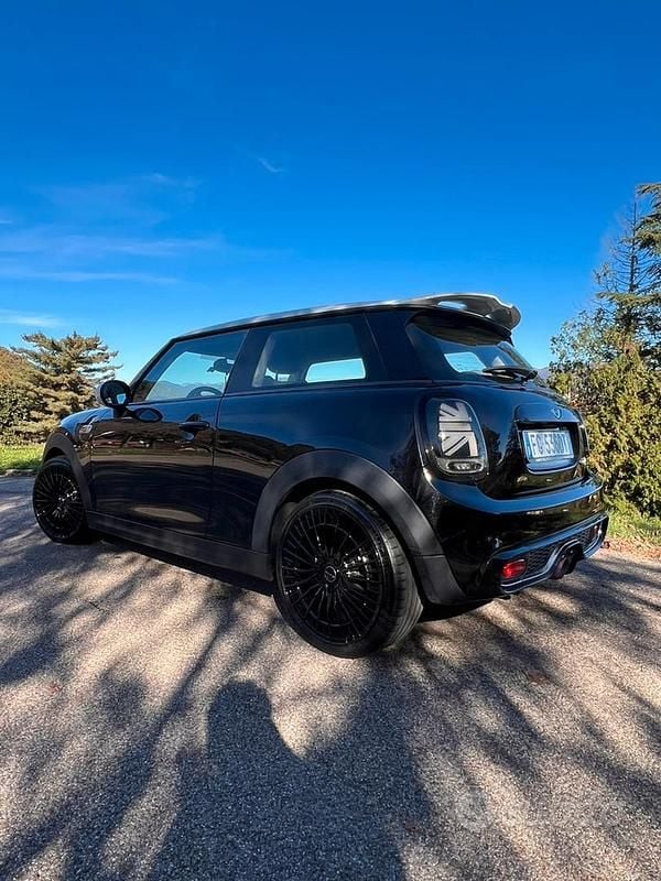 Usata Mini Cooper S Seven 192 CV (141 kW) 2016 Nero Utilitaria