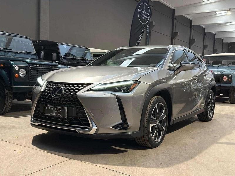Grigio metallizzato Usata 2019 Lexus UX 250h Luxury Line SUV | 19.800 € (Super prezzo) - Immagine 1/4