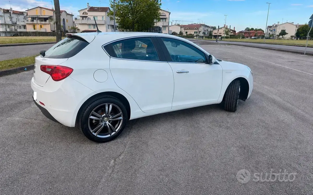 Usata Alfa Romeo Giulietta 120 CV (88 kW) 2014 Bianco Utilitaria