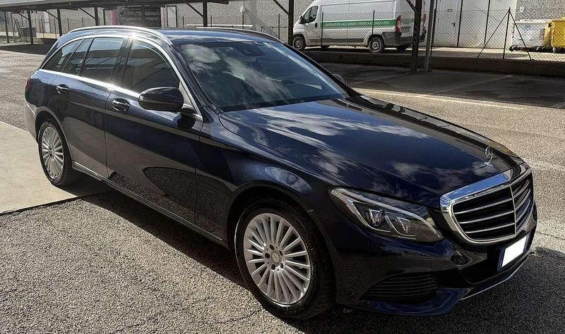Usata Mercedes C220 Exclusive 170 CV (125 kW) 2017 Blu/azzurro Station wagon