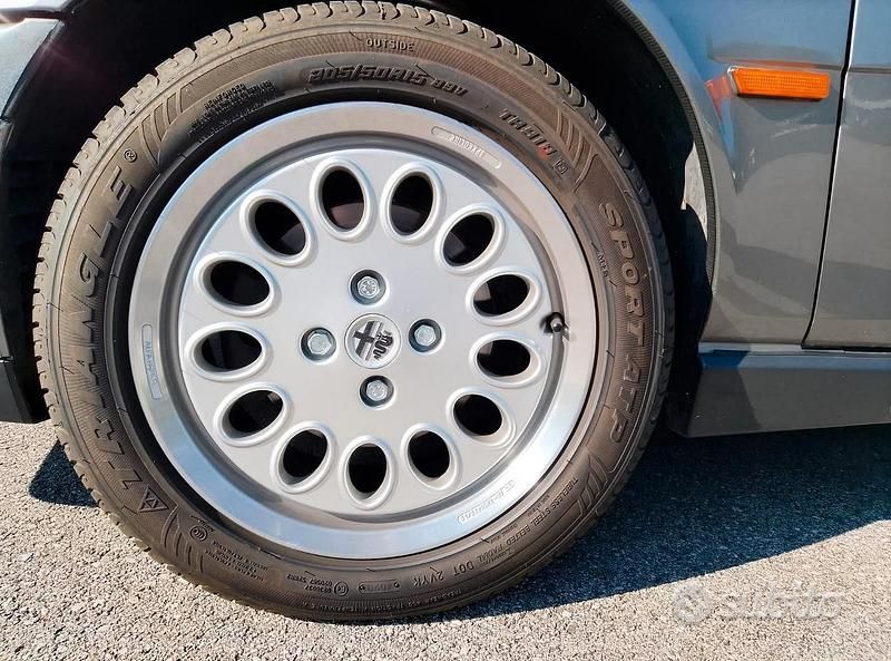 Usata Alfa Romeo 155 126 CV (92 kW) 1992 Grigio Berlina