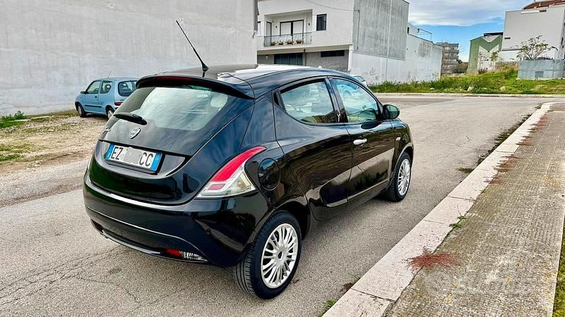 Usata Lancia Ypsilon 69 CV (50 kW) 2015 Utilitaria