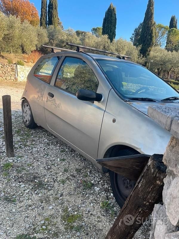 Grigio Usata 2003 Fiat Punto Tre volumi | 699 € - Immagine 1/4