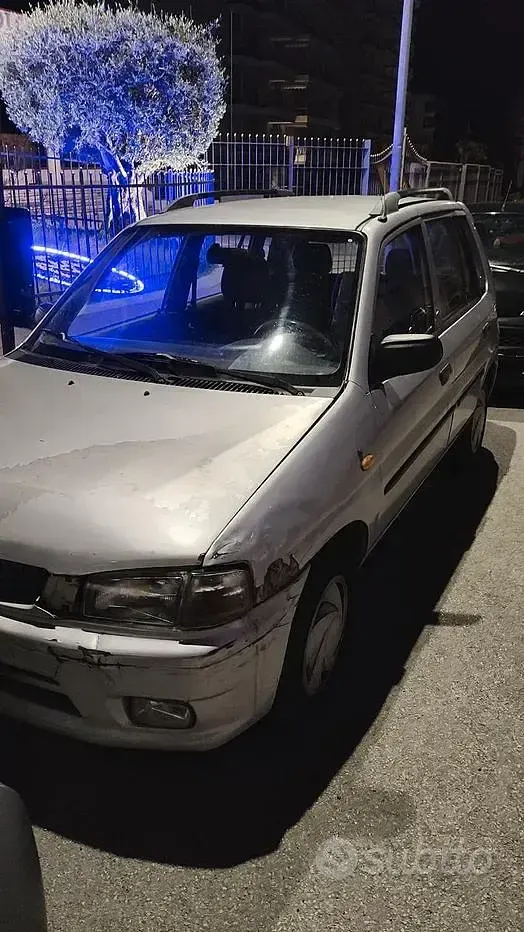 Usata Mazda Demio 72 CV (52 kW) 1999 Grigio Utilitaria
