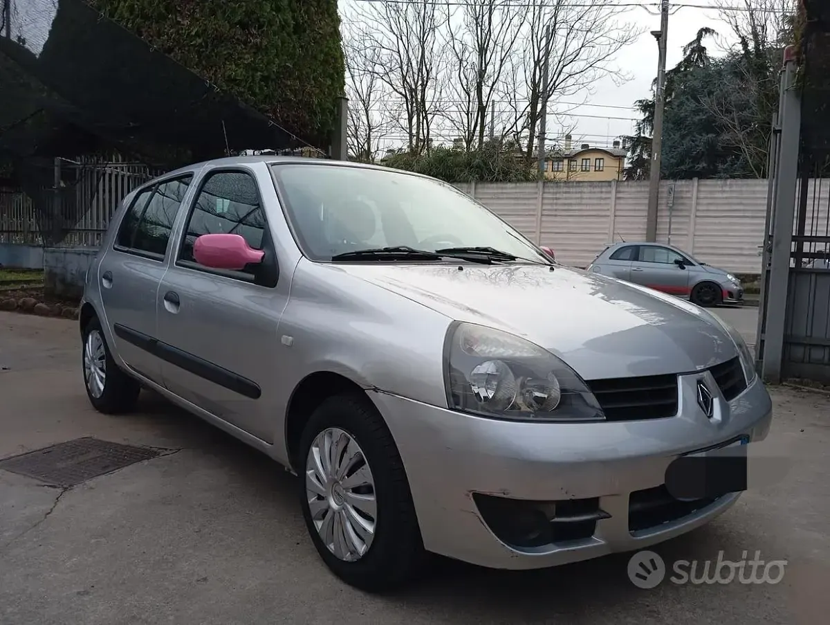 Usata Renault Clio II Dynamique 75 CV (55 kW) 2007 Grigio Berlina