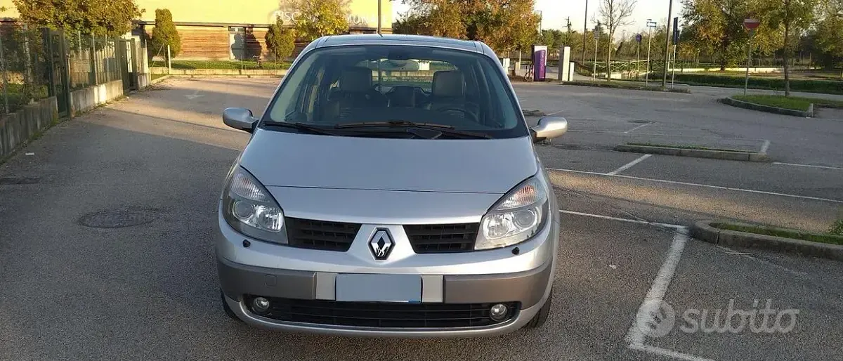 Usata Renault Scénic II Exception 135 CV (99 kW) 2005 Grigio Monovolume