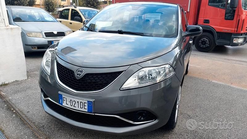 Gebraucht Lancia Ypsilon Gold 69 PS (50 kW) 2017 Grau Kleinwagen
