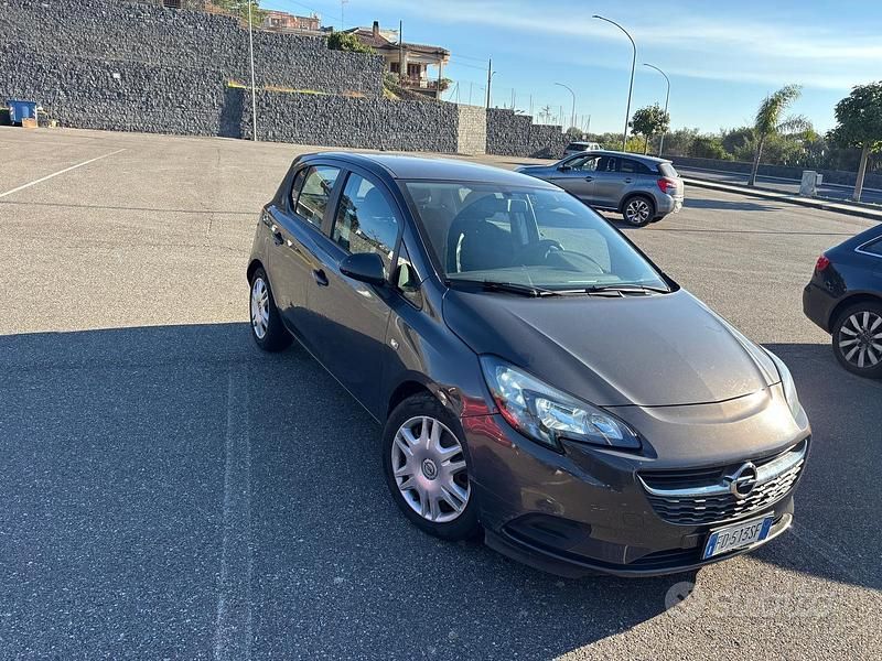 Usata 2016 Opel Corsa Tre volumi | 5000 € - Immagine 1/4