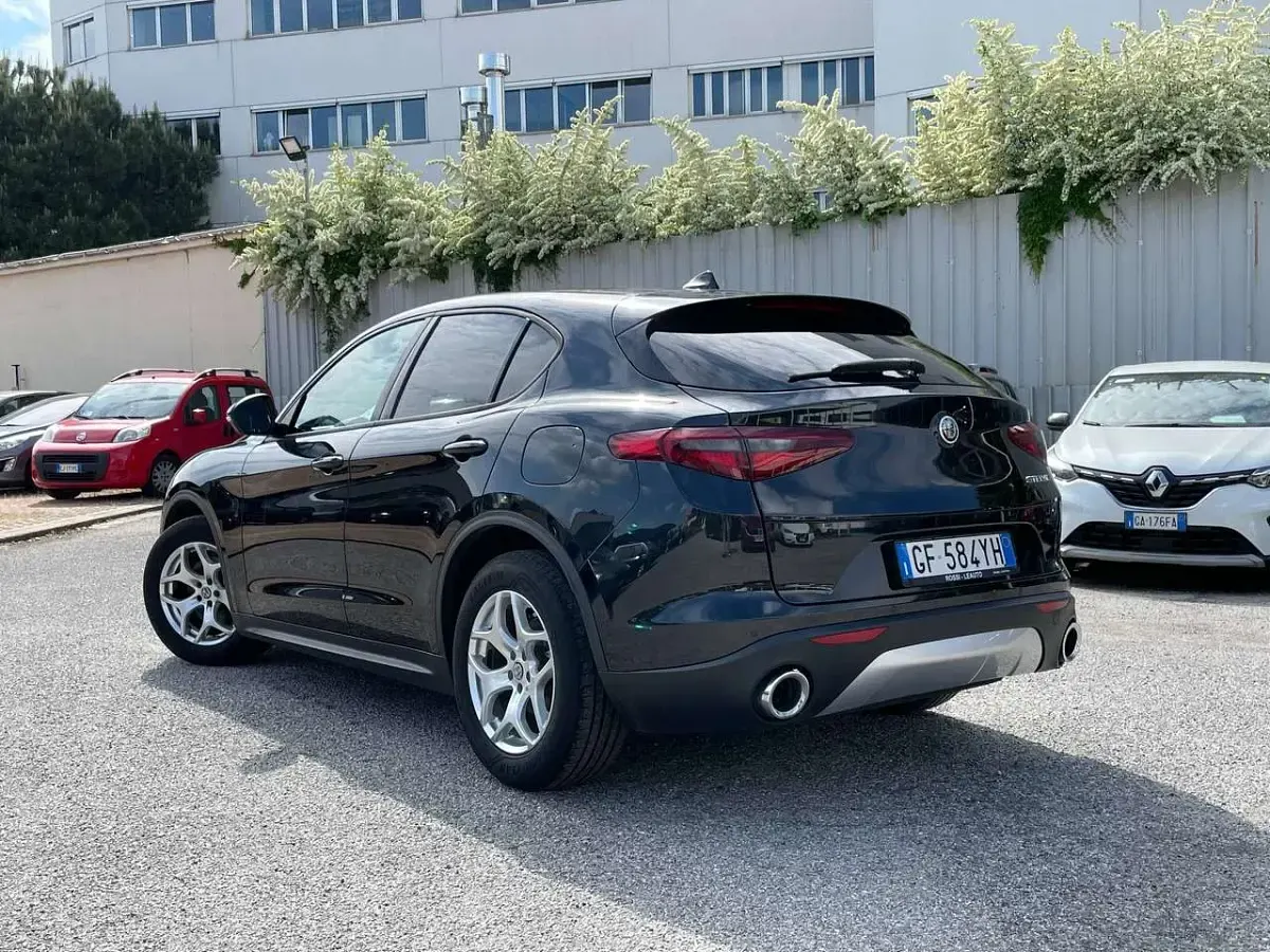 Usata Alfa Romeo Stelvio Business 160 CV (117 kW) 2021 Nero SUV