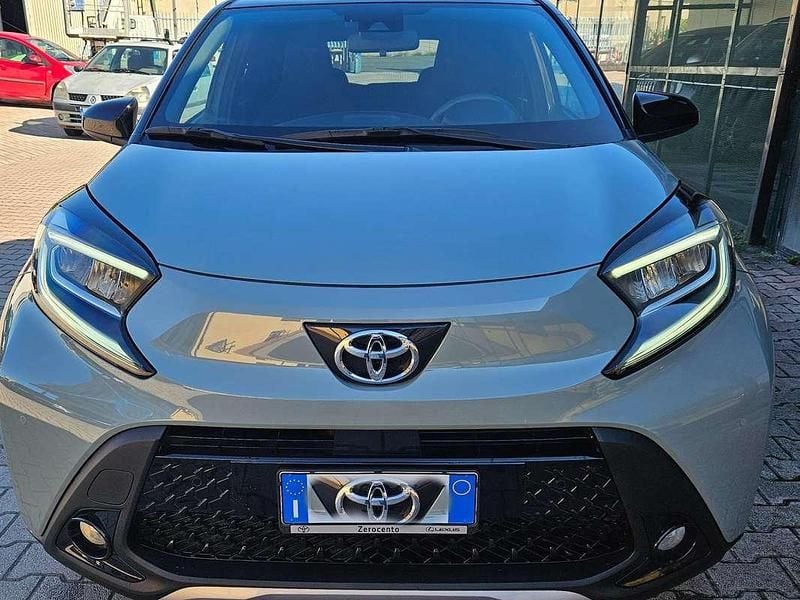 Usata Toyota Aygo X Lounge 72 CV (52 kW) 2024 Grigio SUV