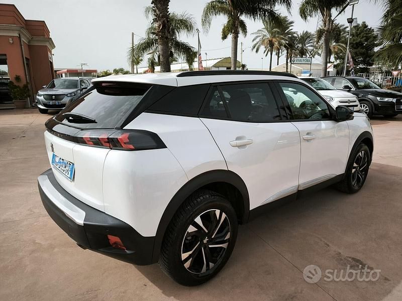 Usata Peugeot 2008 Allure 100 CV (73 kW) 2023 Bianco SUV