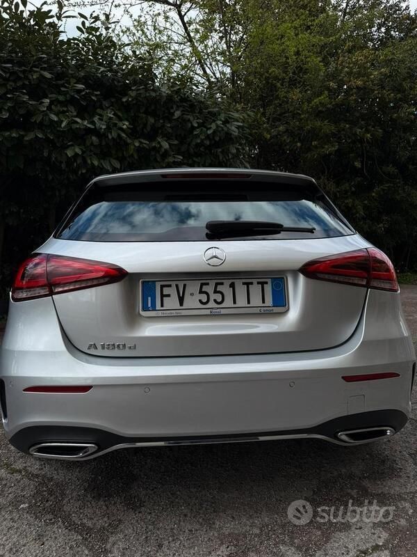 Grigio Usata 2019 Mercedes A180 Premium Due volumi | 19.000 € - Immagine 1/4