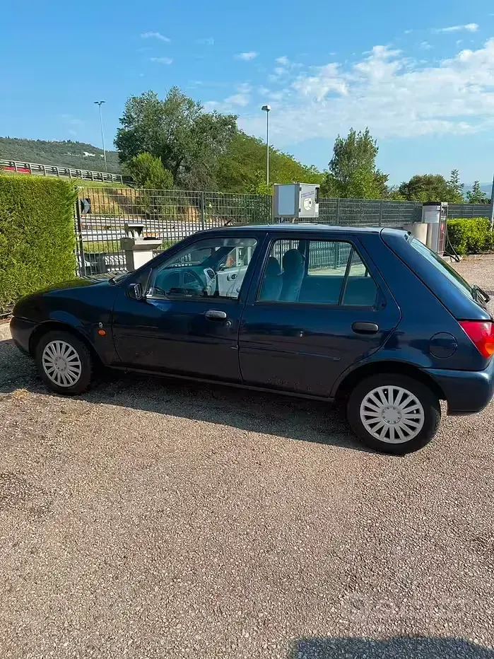 Usata Ford Fiesta 75 CV (55 kW) 1997 Bluazzurro Utilitaria