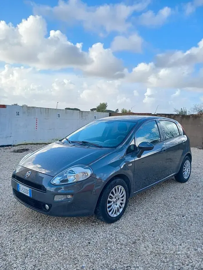 Usata Fiat Punto Street 95 CV (69 kW) 2017 Grigio Utilitaria