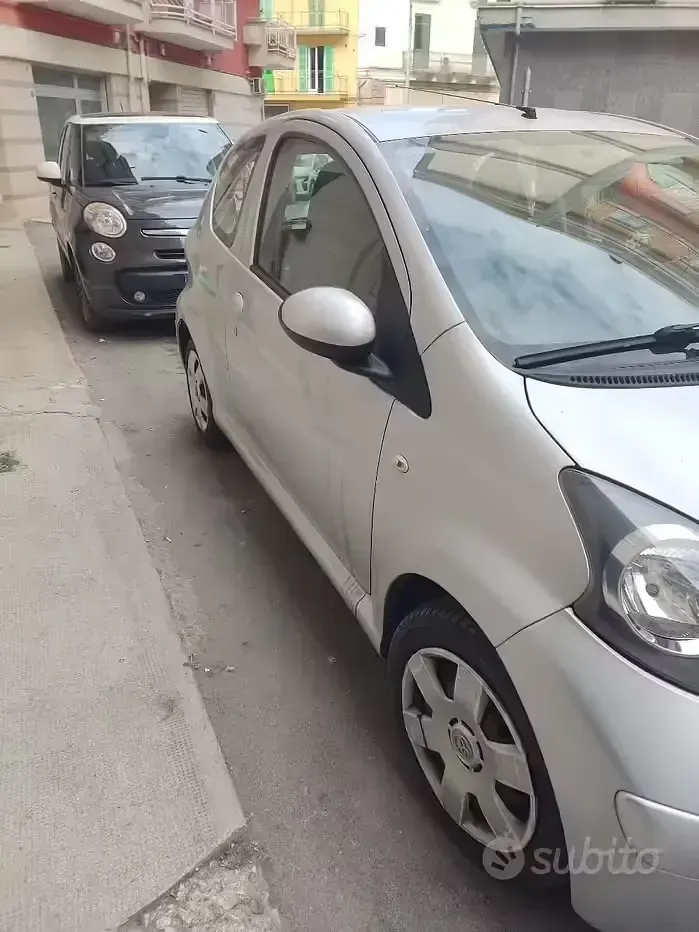 Usata Toyota Aygo 68 CV (50 kW) 2006 Grigio Utilitaria