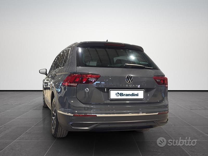 Usata VW Tiguan Life 131 CV (96 kW) 2021 Grigio SUV