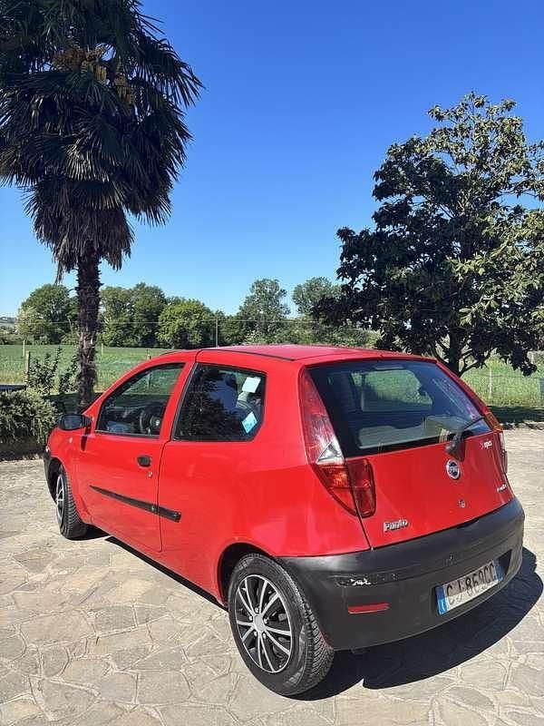 Usata Fiat Punto Active 69 CV (50 kW) 2003 Utilitaria