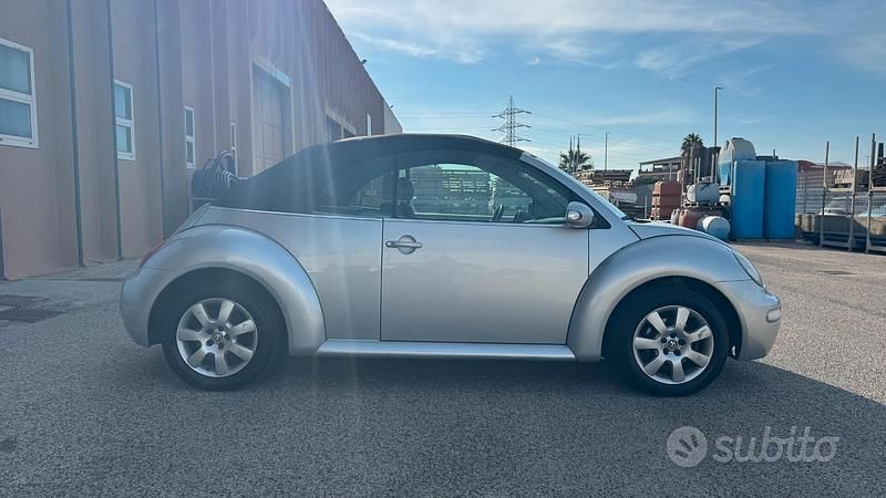Usata VW New Beetle 102 CV (75 kW) 2005 Grigio Utilitaria