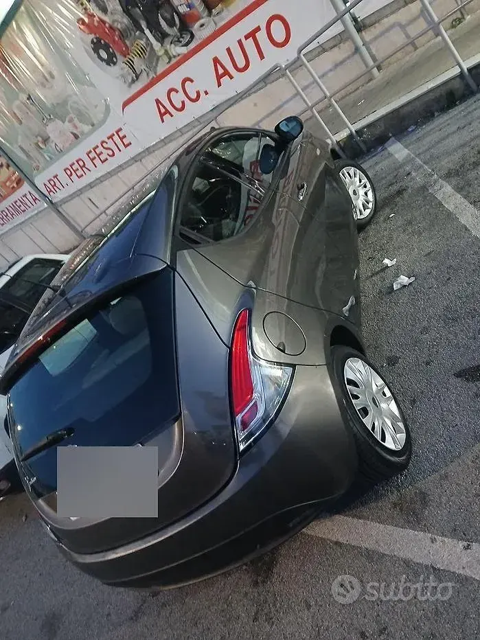 Usata Lancia Ypsilon 143 CV (105 kW) 2000 Grigio Utilitaria