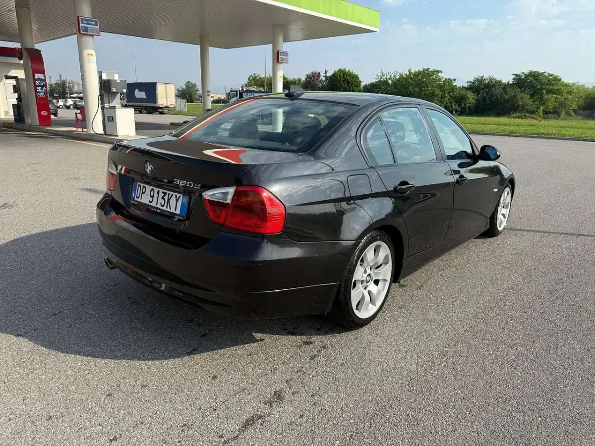 Usata BMW 320 177 CV (130 kW) 2008 Nero Berlina