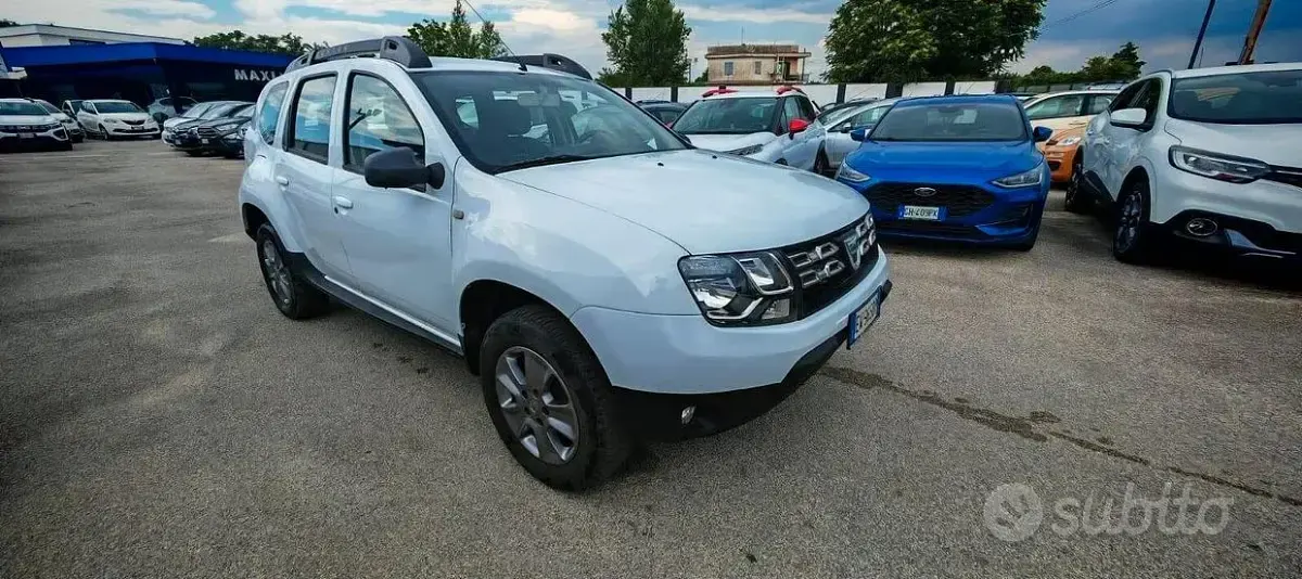 Usata Dacia Duster Lauréate 101 CV (74 kW) 2014 Bianco SUV