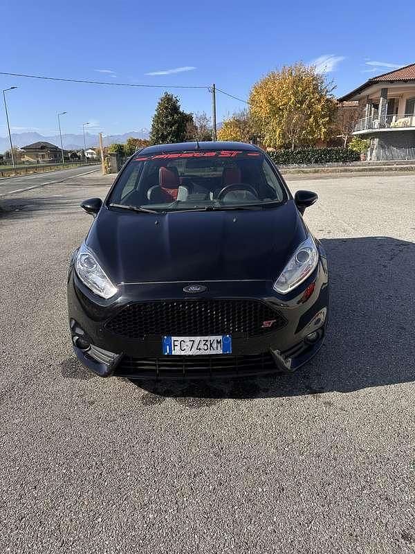 Usata 2016 Ford Fiesta ST Tre volumi | 14.000 € (Buon prezzo) - Immagine 1/4