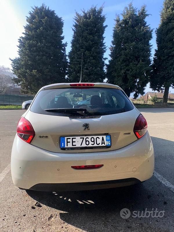 Usata Peugeot 208 2016 Bianco Utilitaria