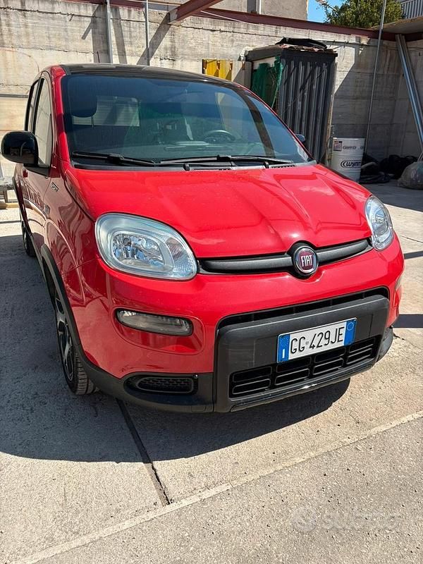 Rosso Usata 2021 Fiat Panda Sport Due volumi | 11.000 € (Cara) - Immagine 1/4