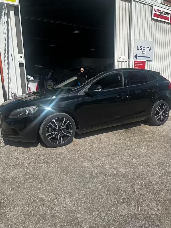 Occasion Volvo V40 120 ch (88 kW) 2016 Noir Berline