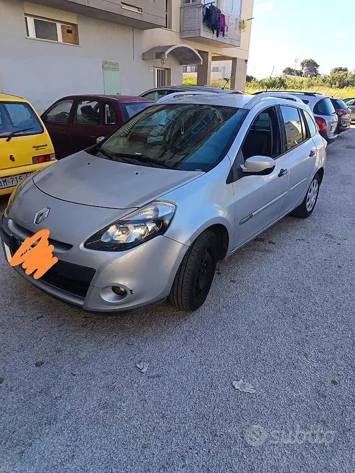 Usado Renault Clio II 54 CV (39 kW) 2010 Gris Berlina